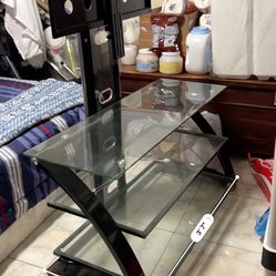 Entertainment Glass Shelves With TV Mount