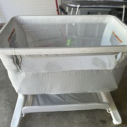 Motorized Rocking Bassinet 