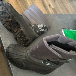 Snow Boots Size 7 