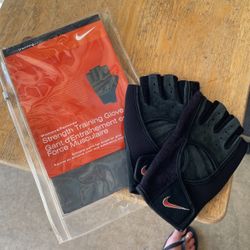 Nike Strength Training Gloves 