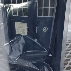 DR.Who Telephone Call Box Toy