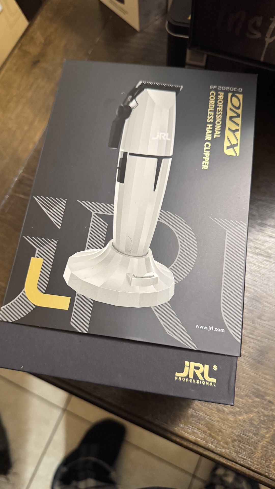 Help Onyx’s Clipper White 