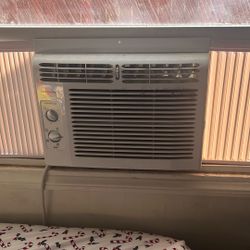 Frigidaire AC Unit