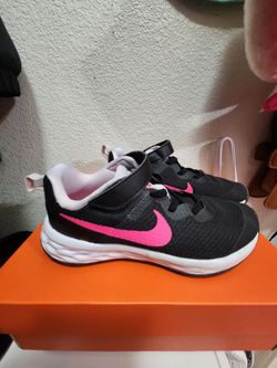 Girl NIKE shoes. Size 1. $30