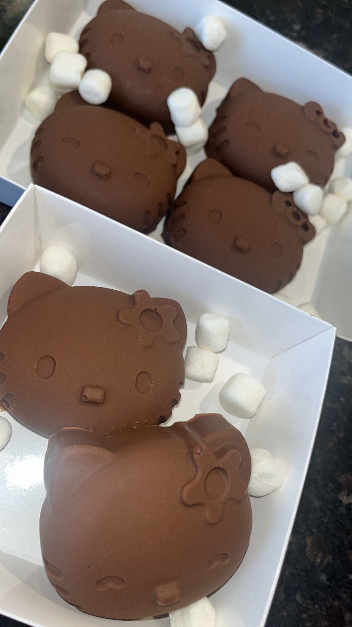 Hello Kitty Chocolatesssss DUBAI 🍫