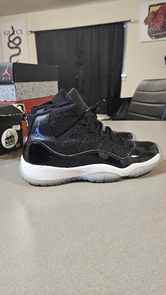 Air Jordan 11 BG Size 6.5Y