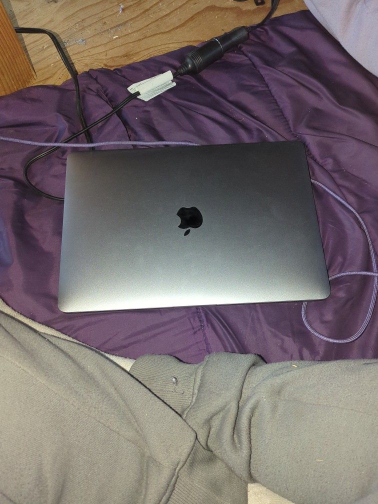 Macbook pro 13inch, 2018,four thunderbolt 3 ports