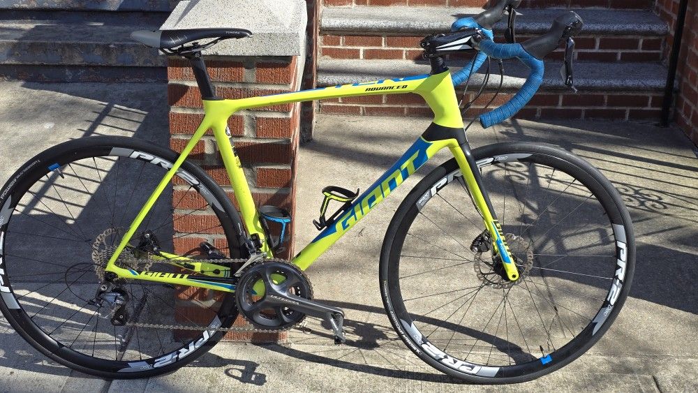 Giant TCR Advanced Disc Carbon Fiber Large Ultegra Road Bike....