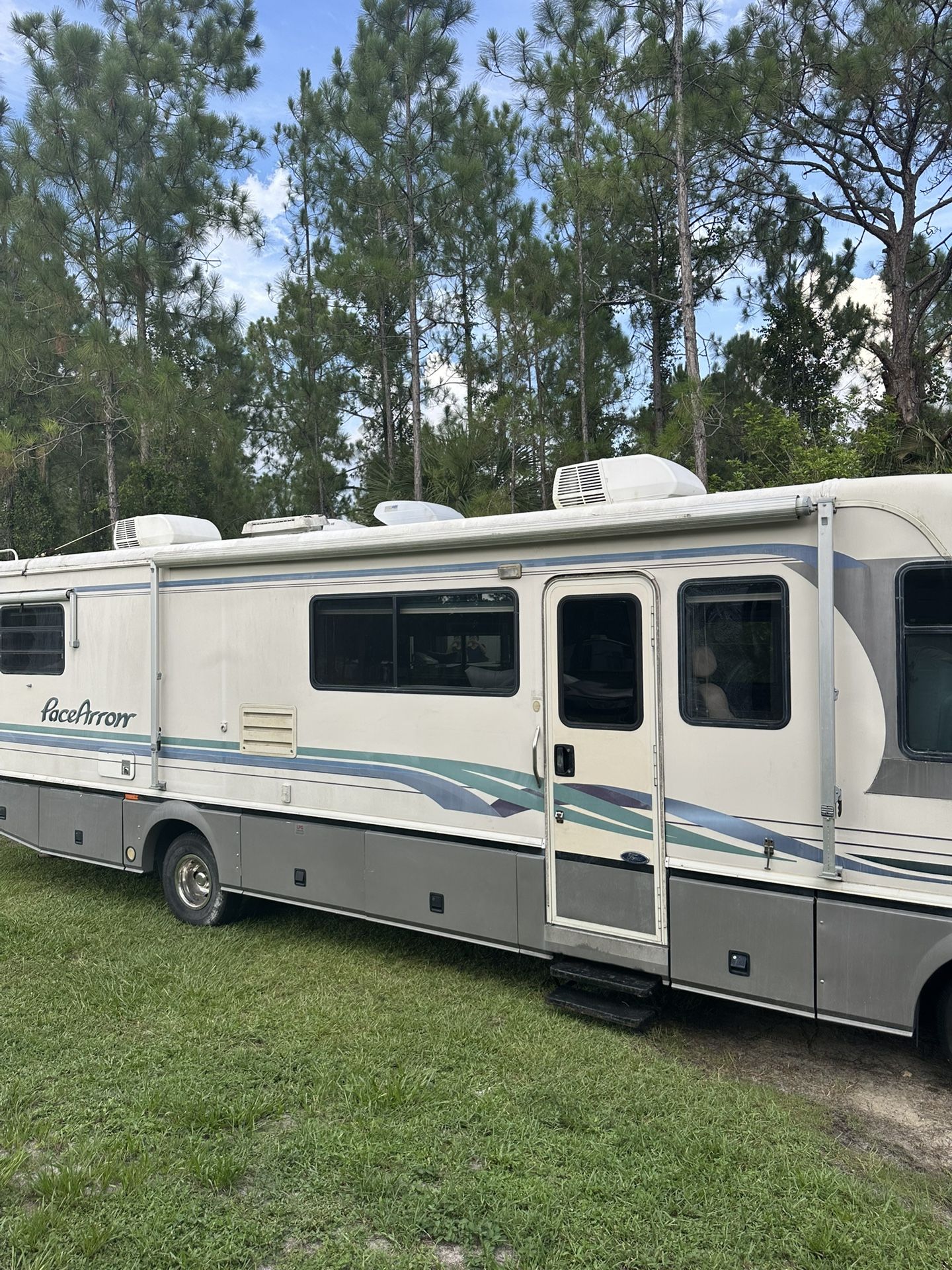 Ford Pacearrow RV
