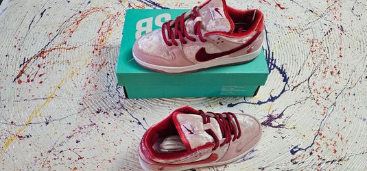 StrangeLove x Nike Dunk Low SB
Men size 8.5 women  size 10