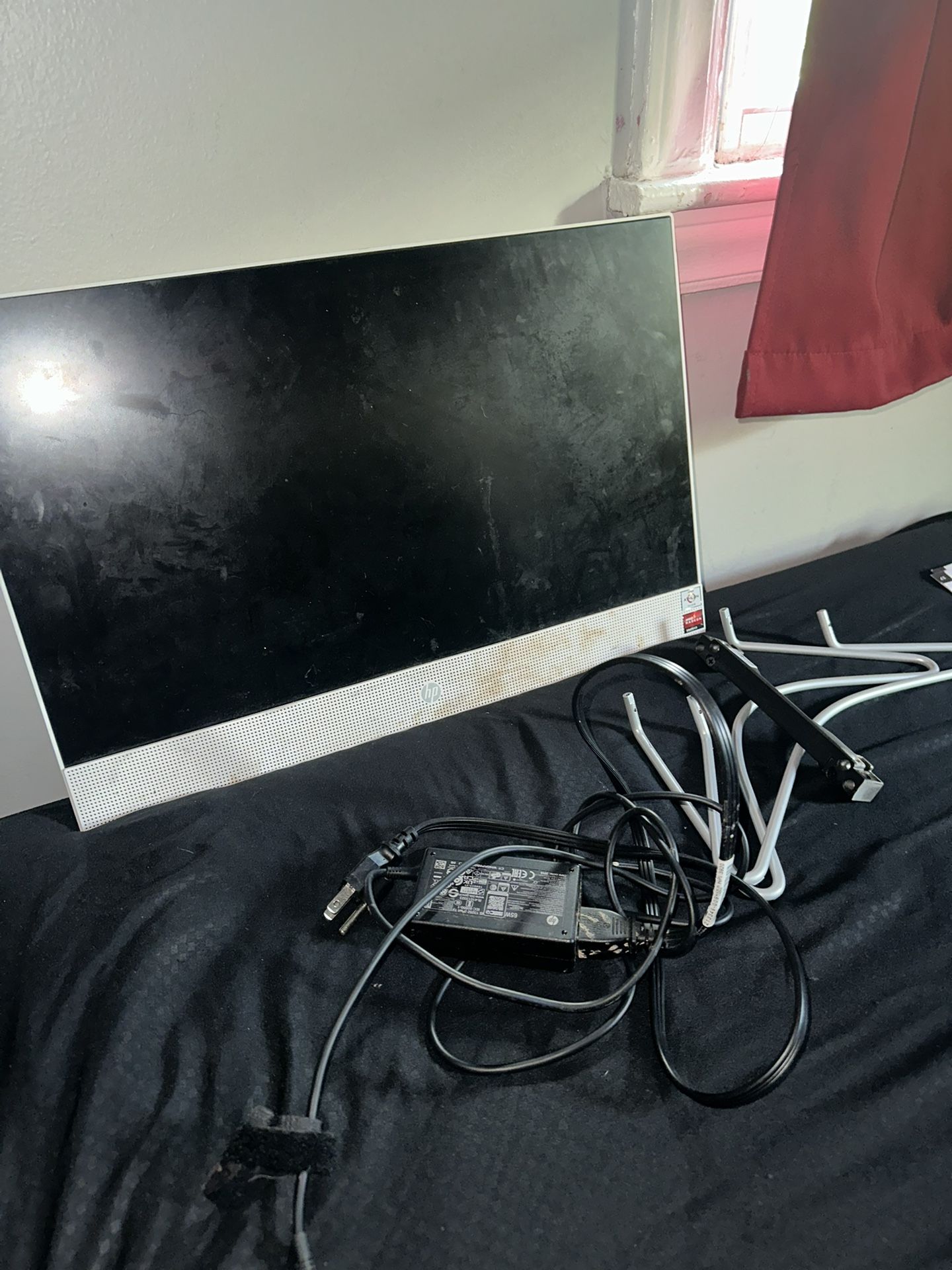 All In One HP desktop 22”