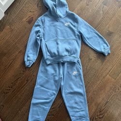 Boys Nike Sweatpants & Sweatshirt 6/7