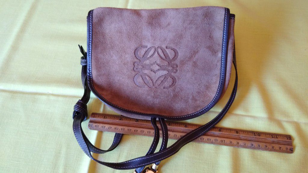 Vintage Authentic Loewe Brown Suede Crossbody Shoulder Bag/Handbag/Pocketbook 