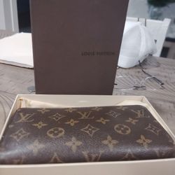 Louis Vuitton Zippy Wallet 