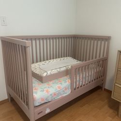 Baby Crib- Toddler Bed With Changing Table 