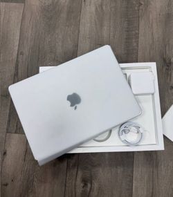 New Apple Macbook pro 14 inch 2023 M3 8 Core CPU 10 Core GPU 1TB SSD 8GB Ram Silver