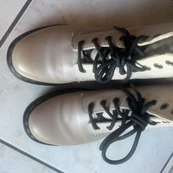 Dr Marten’s Men’s 8 Women’s 9
