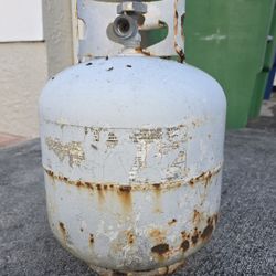 Propane tank ( Tanke de gas propano)