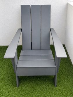 3 Loll Designs Outdoor Chairs / Sillas de exterior