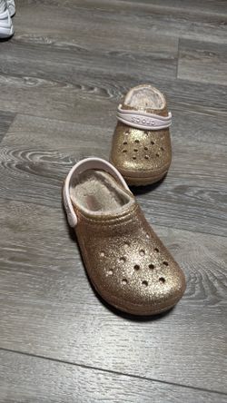 Girls crocs size 13, in perfect condition