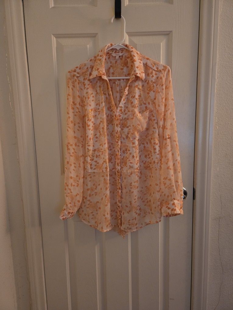 Candie's Women's Long Sleeve Dress Shirt. Size Large. Color is Peach/Pink