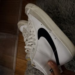 NIKE BLAZERS 