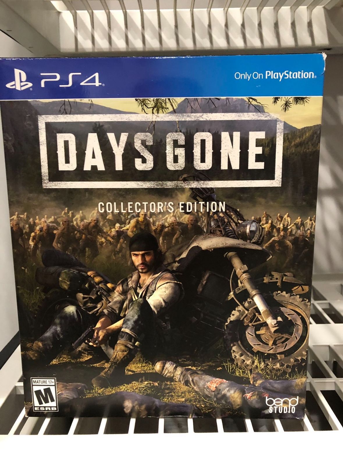 Days Gone figure + games