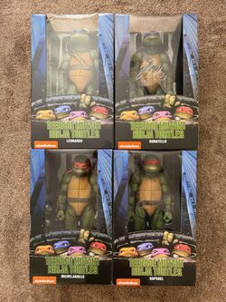 NECA 1:4 Scale 1990 Teenage Mutant Ninja Turtles TMNT Complete 4 Figure Set