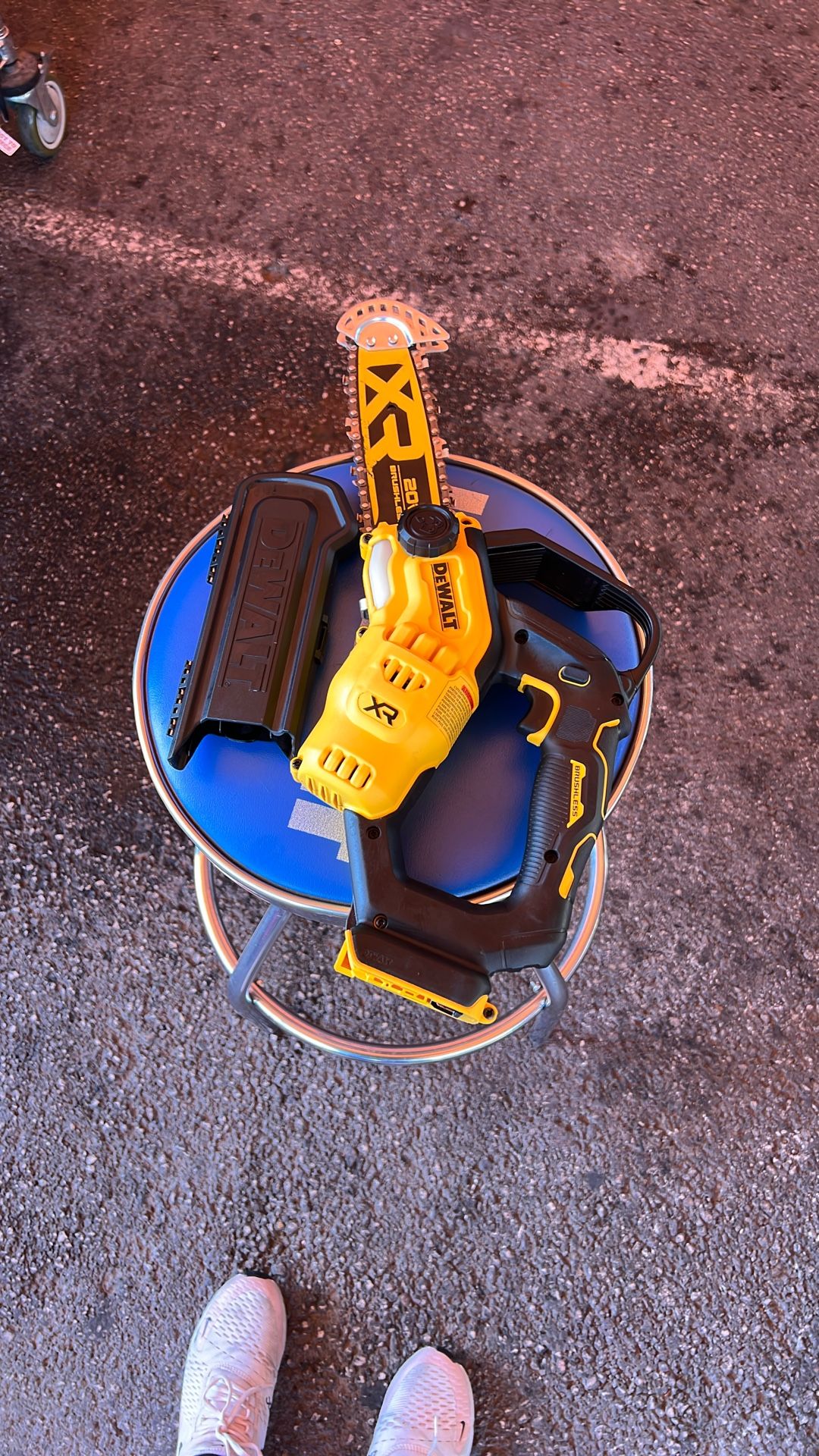 Dewalt 20 Vol Pruning Chainsaw 8 In