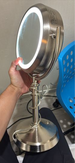 Lighted Vanity Makeup Mirror on Stand