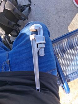 Aluminum pipe wrench