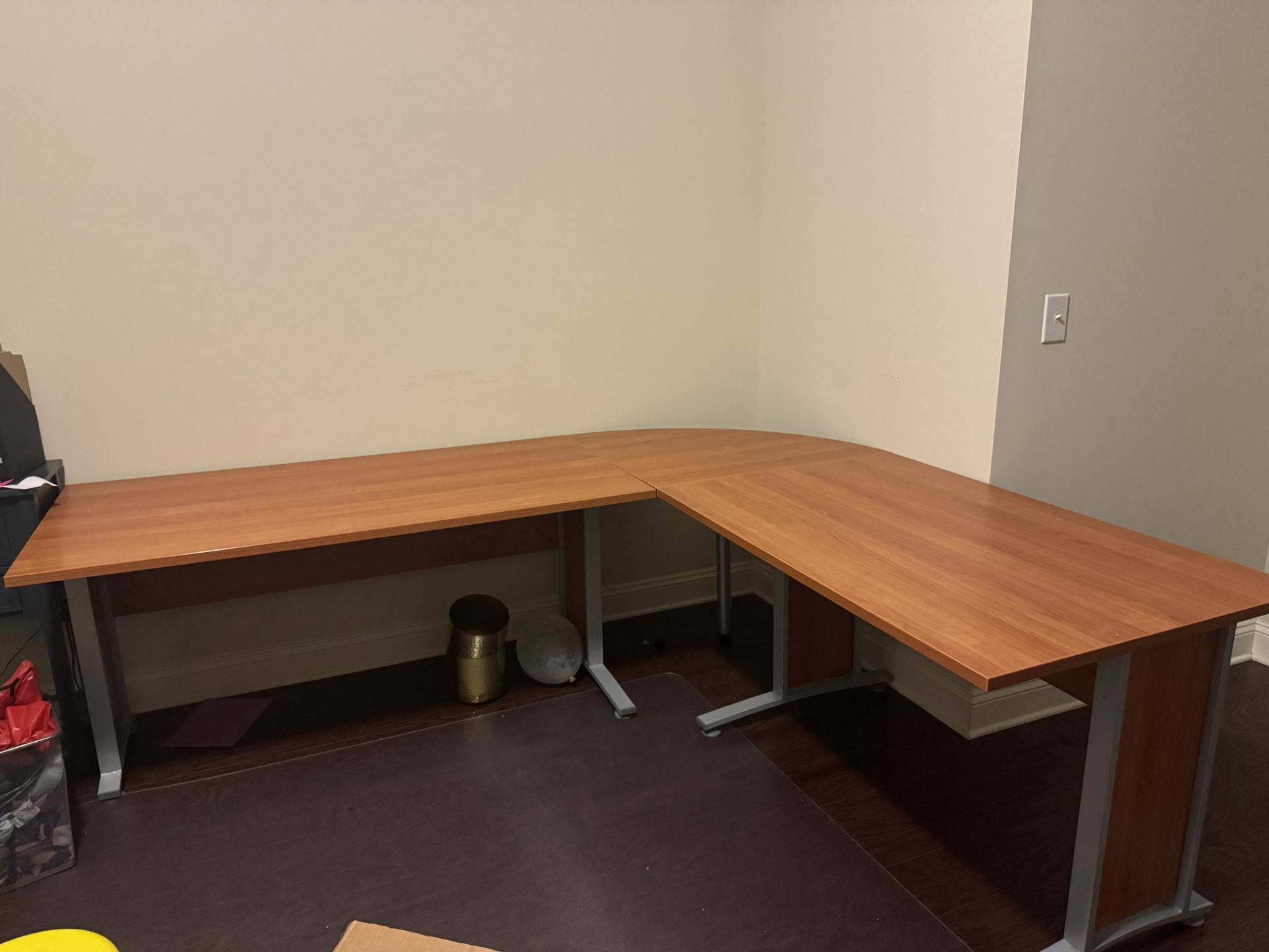 High-Quality L-Shaped Office Desk – 5ft x 4ft (for sale)