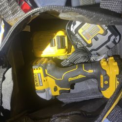 Dewalt 12v Extreme Subcompact Kit With Bag 