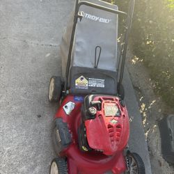 Troy Bilt Push Mower 6.75 Hp 190cc.  Perfectly Working Condition Tested Before Buy It. 140$$ Cash 