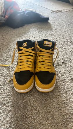 Air Jordan 1 Retro High OG "Taxi" (also known as "Yellow Toe")