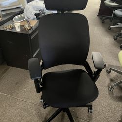 Black Steelcase V2 Leap Office Chair With Headrest 