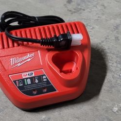 Milwaukee  M12 