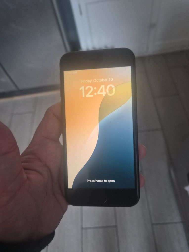 Unlocked iPhone SE 3 