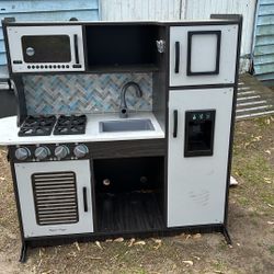 Kids Kitchen Set!
