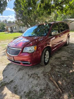Chrysler Town & Country Minivan