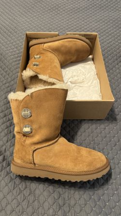 UGGS Chestnut Boots With Turnlocks