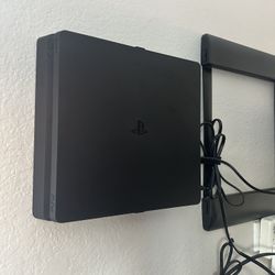 PS4 Slim bundle 