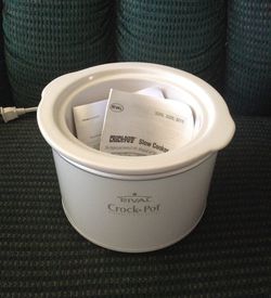 Small crock pot model 3215 no lid