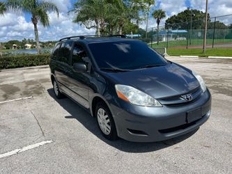 Toyota Sienna LE For Sale