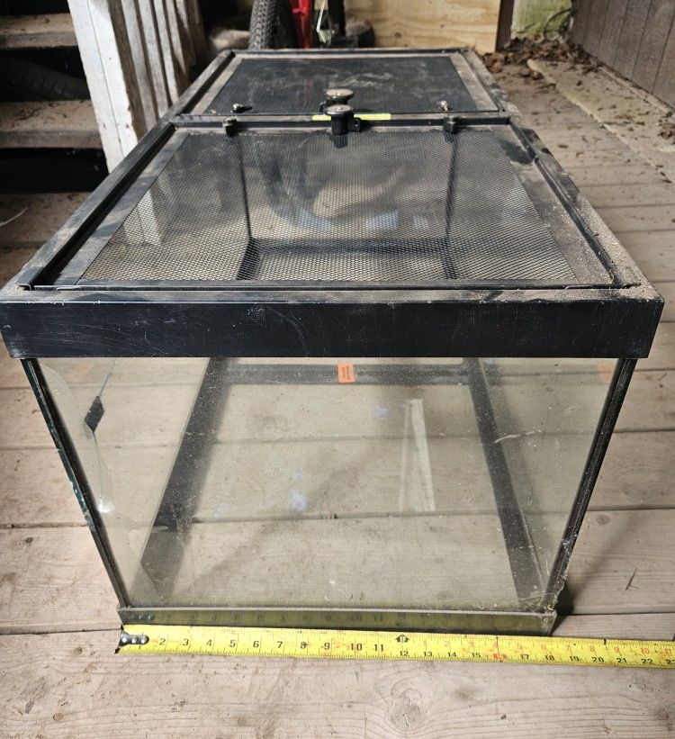40 Gallon Breeder Tank With Locking Screen Lids