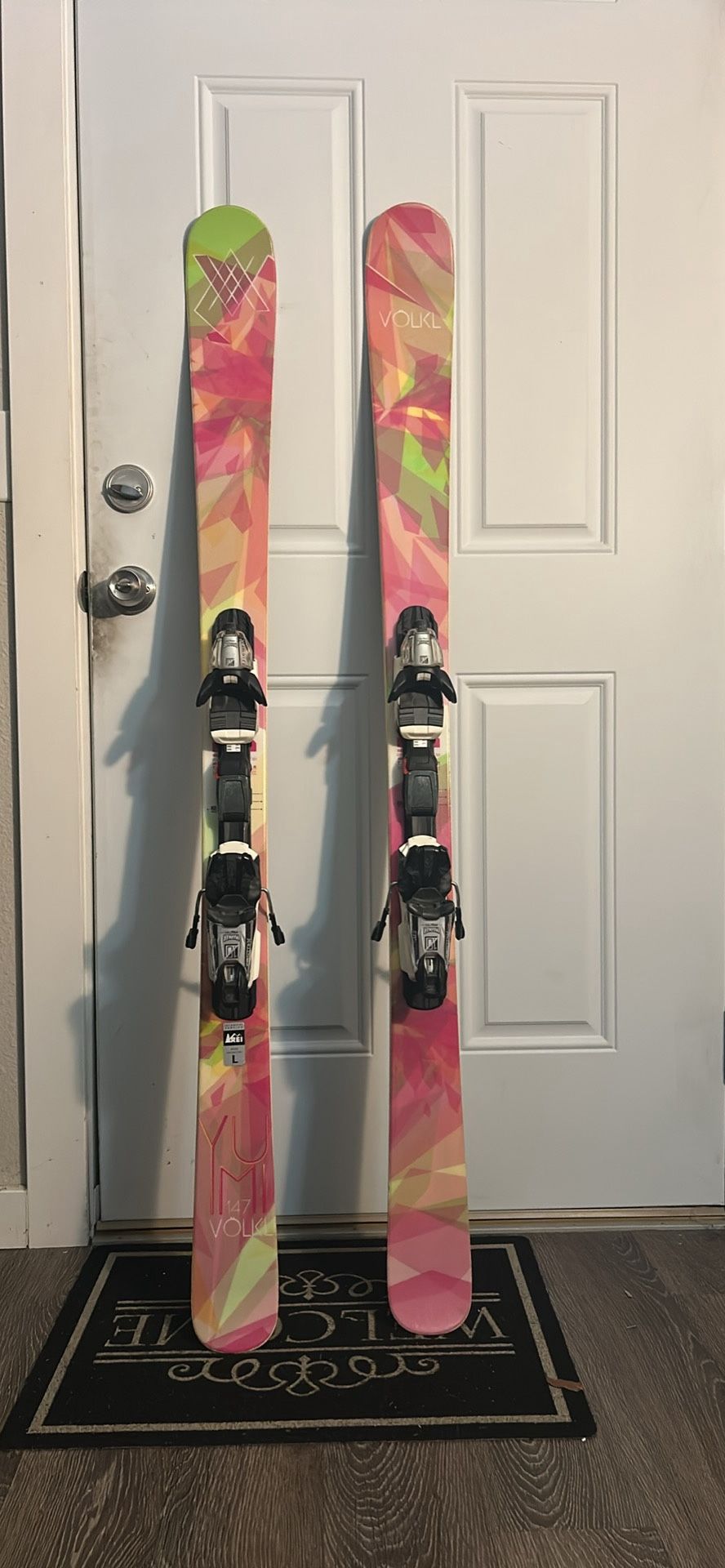 Volkl Yumi skis - with Straps!
