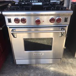 Wolf PROFESSIONAL STOVE  30”