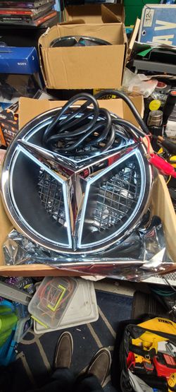 Brand New Mercedes Benz Light Up Grill Emblem $35