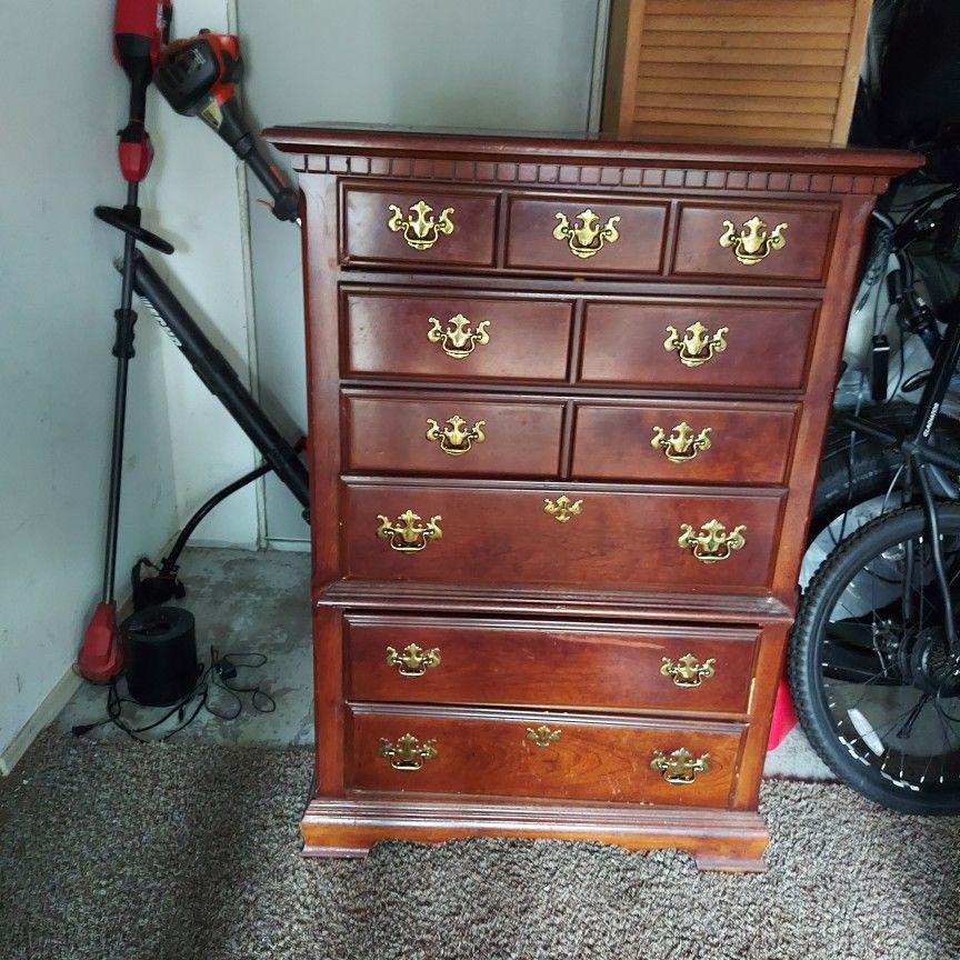 Very nice dresser