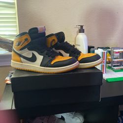 Jordan 1 Mids Taxis